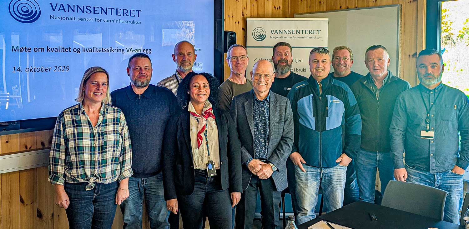 Fra venstre: Liv Beate Stormyhr (Lillestrøm kommune), Ove Emil Aker (Vannsenteret), Jørn Ståle Faber (Nordre Follo kommune), Martina Doble (Nordre Follo kommune), Hans Jørgen Haugen (Asker kommune), Dag Tobiassen (Kristiansand kommune), Ole Magnus Røsholm (Nordre Follo kommune), Cornel Bisceanu (Lillestrøm kommune), Frode Krogstad (Lillestrøm kommune), Ingar Solberg (Lillestrøm kommune), Dusko Momcilovic (Asker kommune). (Foto: Sjur Tveite, Vannsenteret)